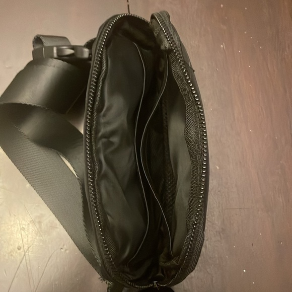 NWOT Victoria’s Secret belted bag - Picture 4 of 5